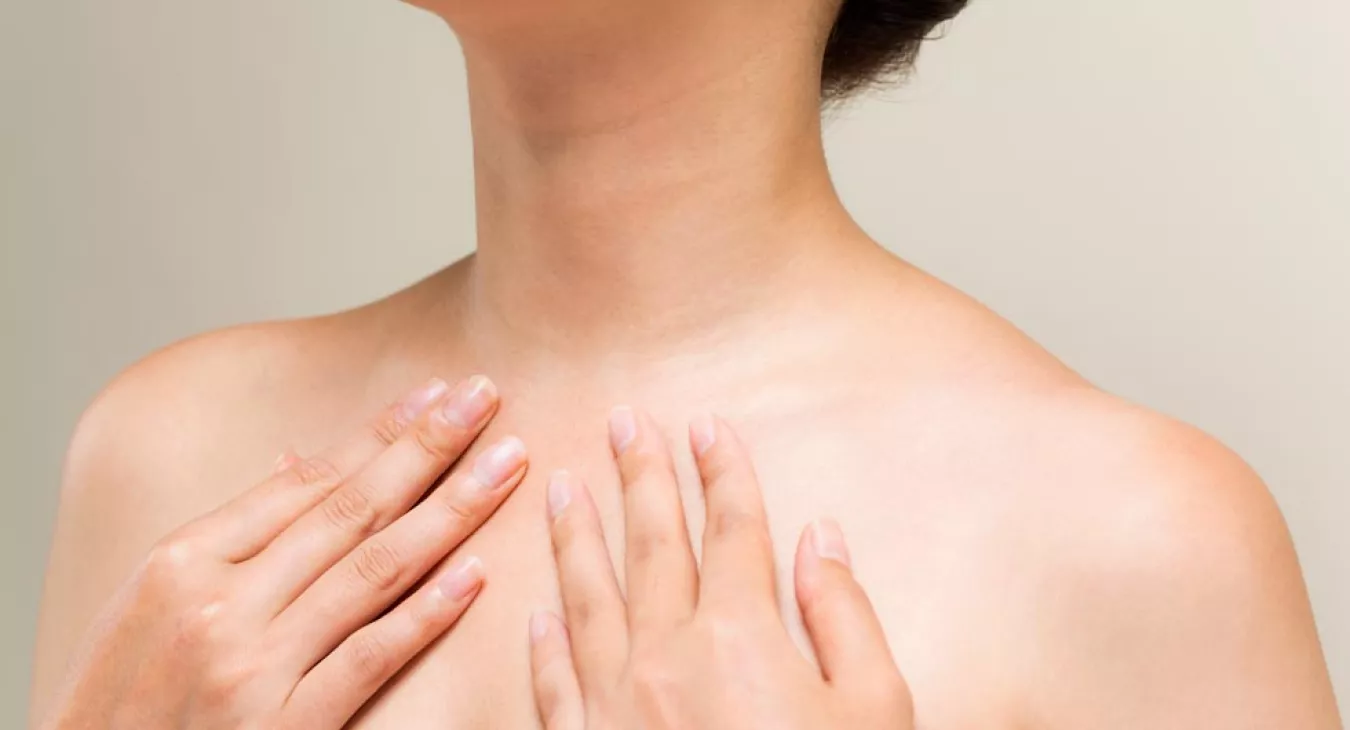 Froissement du décolleté Froissement du décolleté