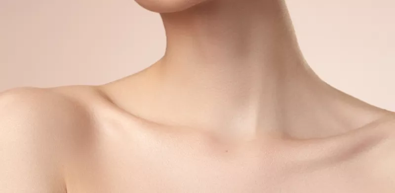 Traitement du cou et du décolleté en médecine esthétique